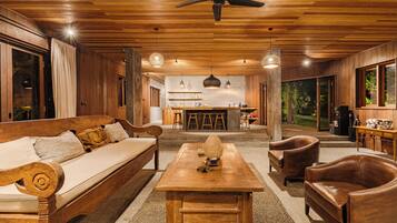 Deluxe Villa | Living room