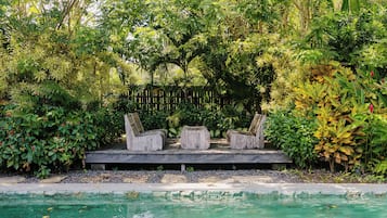 Hồ bơi ngoài trời