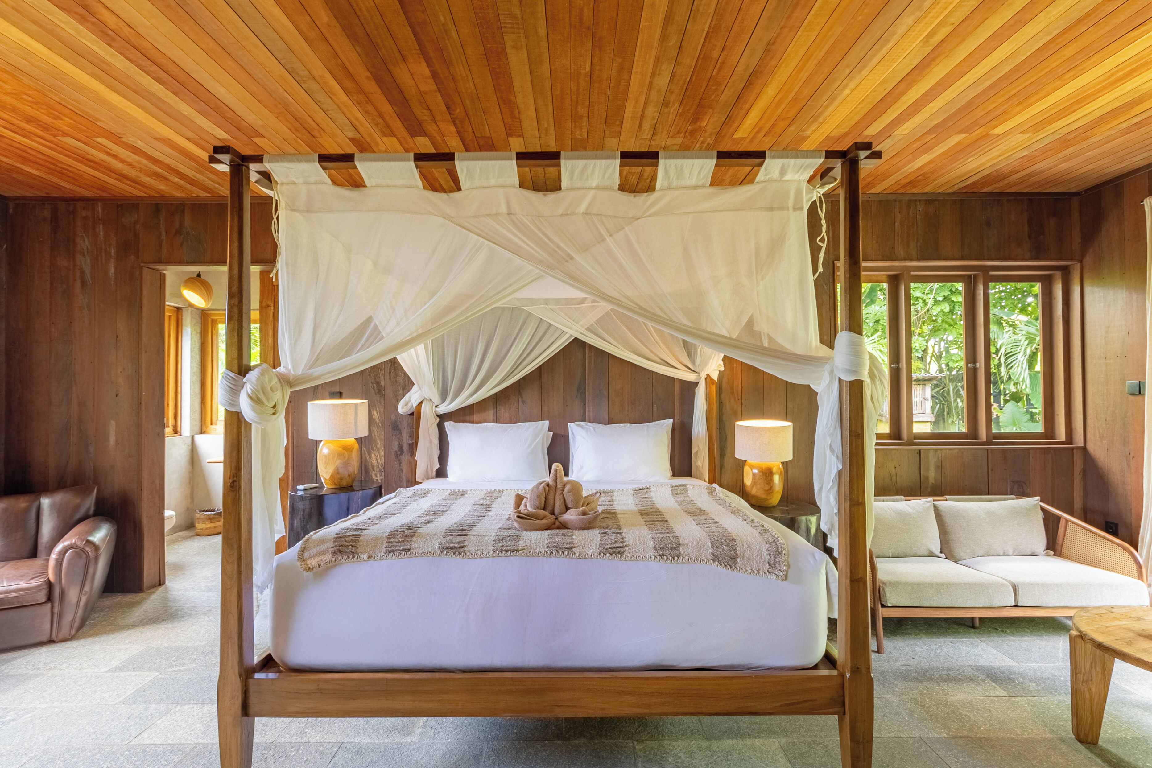 特色装修、特色家居、笔记本电脑工作区、熨斗/熨板