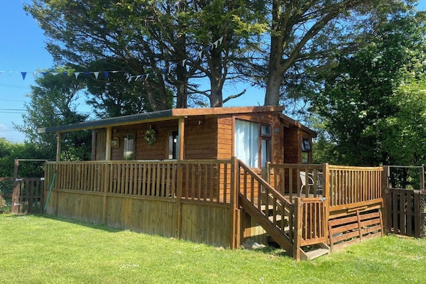 Lakeside Lodge - Castlemartyr - Sleeps 4 - Ireland
