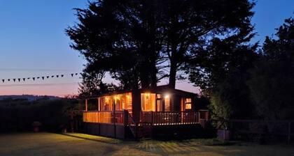 Lakeside Lodge - Castlemartyr - Sleeps 4