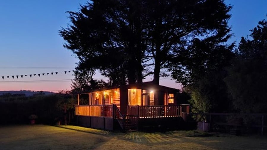 Lakeside Lodge - Castlemartyr - Sleeps 4