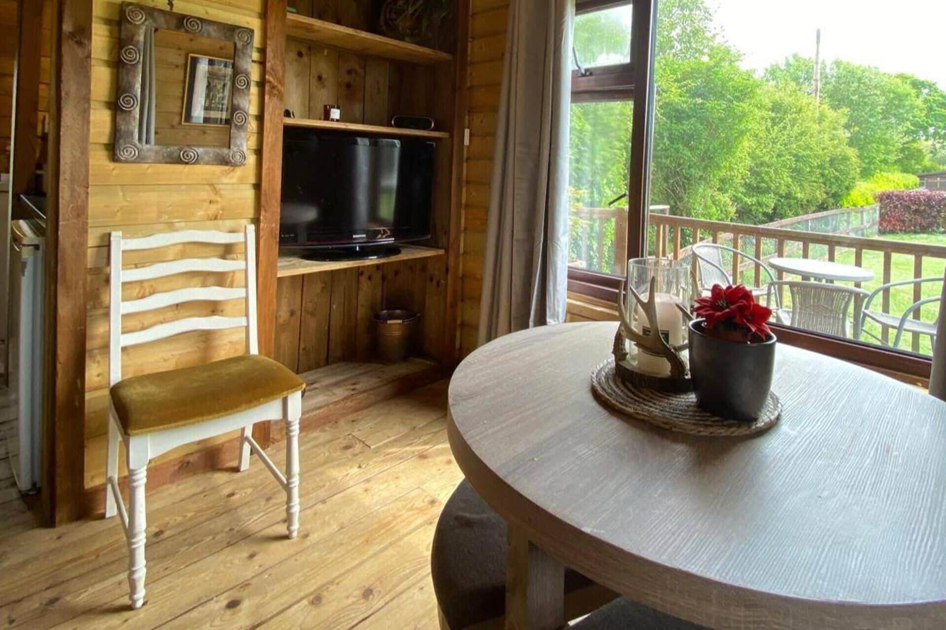 Cabin | Living area | TV