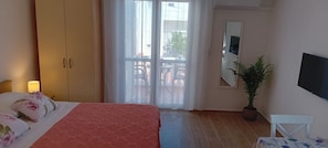 Iron/ironing board, travel crib, free WiFi, bed sheets
