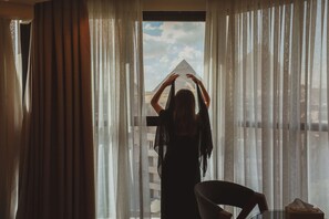 Egyptian cotton sheets, premium bedding, down duvets, pillow-top beds - Neom Pyramids Valley Boutique hotel (Giza)