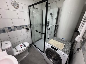 Shower, hair dryer, towels - La Flânerie Mauriacoise (2⭐️) (Mauriac)