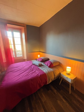2 bedrooms, iron/ironing board, WiFi, bed sheets - La Flânerie Mauriacoise (2⭐️) (Mauriac)