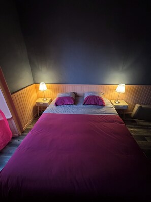 2 bedrooms, iron/ironing board, WiFi, bed sheets - La Flânerie Mauriacoise (2⭐️) (Mauriac)