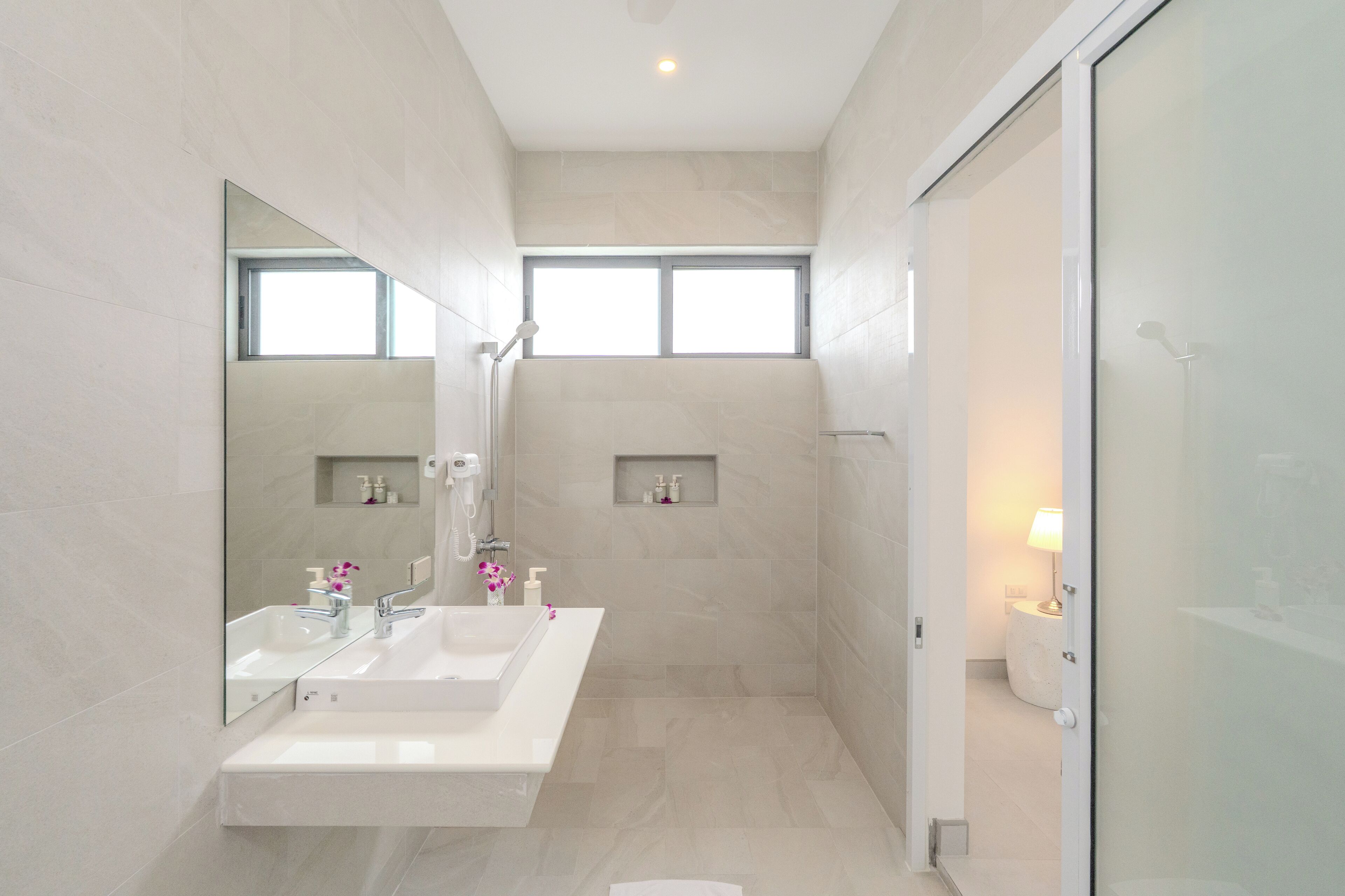 Vila Eksklusif | Kamar mandi | Shower, pengering rambut, sandal, dan handuk