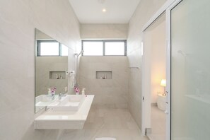 Exclusive Villa | Bathroom | Shower, hair dryer, bathrobes, slippers - Osho Villas Koh Phangan  (Ko Pha-ngan)