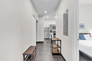 1 dormitorio, tabla de planchar con plancha, wifi y ropa de cama