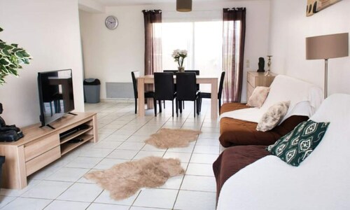 Houses & Villas for 9 People