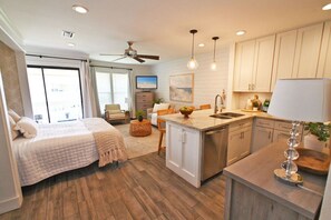 Schreibtisch, Bügeleisen/Bügelbrett, kostenloses WLAN, Bettwäsche