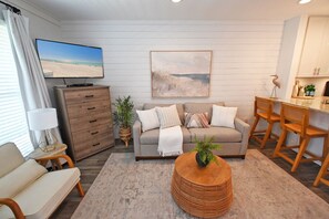 Smart TV, books - Sandpiper Cove 8233 Updated Condo In Destin, FL  FREE Beach Service! (Destin)