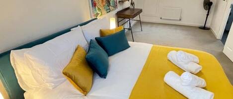 4 bedrooms, iron/ironing board, WiFi, bed sheets