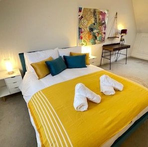 4 quartos, ferros/tábuas de passar roupa, Wi-Fi, roupa de cama