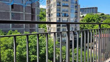 Departamento Confort, vista a la montaña | Balcón