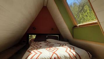 1 bedroom, bed sheets