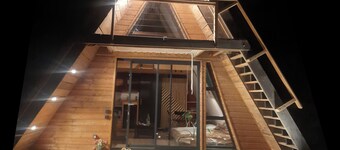 La maison en A Warm and atypical chalet in the heart of the Ariège mountains