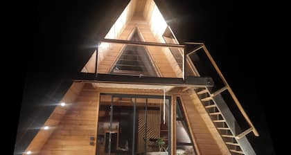 La maison en A Warm and atypical chalet in the heart of the Ariège mountains