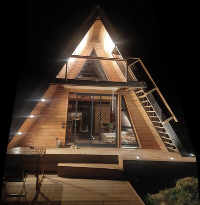 La maison en A Warm and atypical chalet in the heart of the Ariège mountains