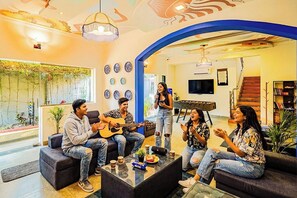 Reception hall - The Hosteller Goa, Anjuna (Arpora)