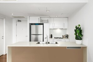 Micro-ondes, plaque de cuisson, lave-vaisselle