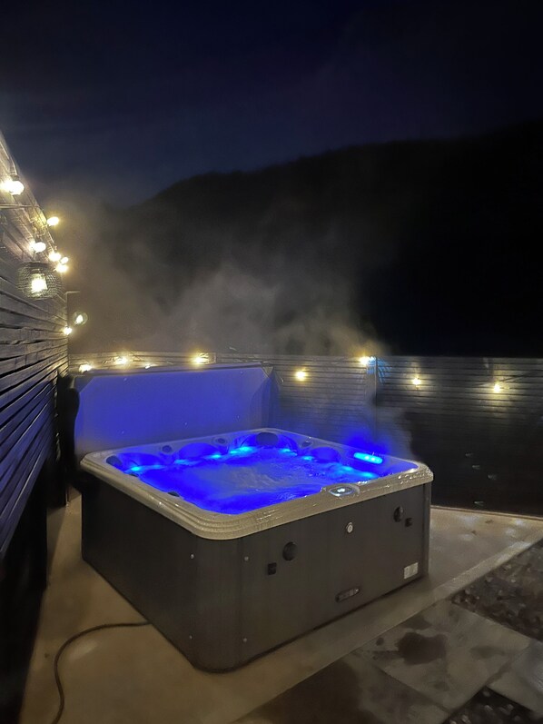 Terrace/patio - Converted Barn bike park wales, Pen-y-Fa, Brecon, waterfalls, pet friendly (Aberdare)