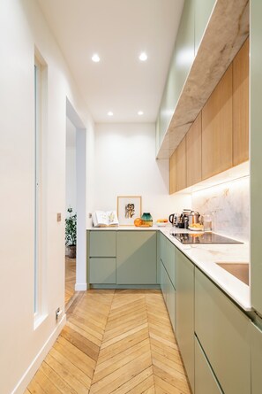 Fridge, microwave, dishwasher, toaster