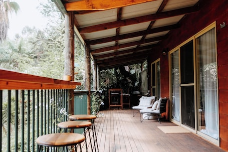 Terrace/patio. Kookaburra Cottage at Fern Gulley