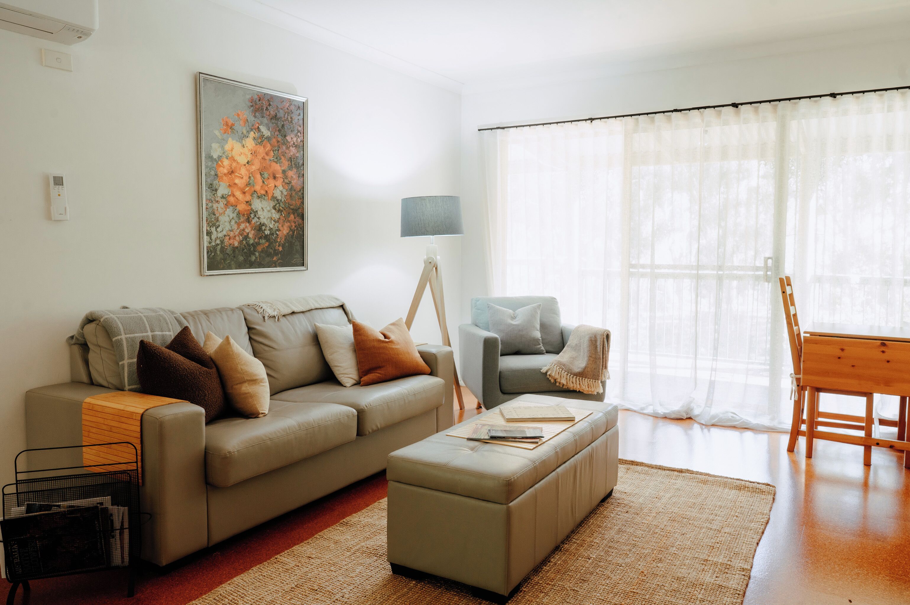 Televisión y chimenea 