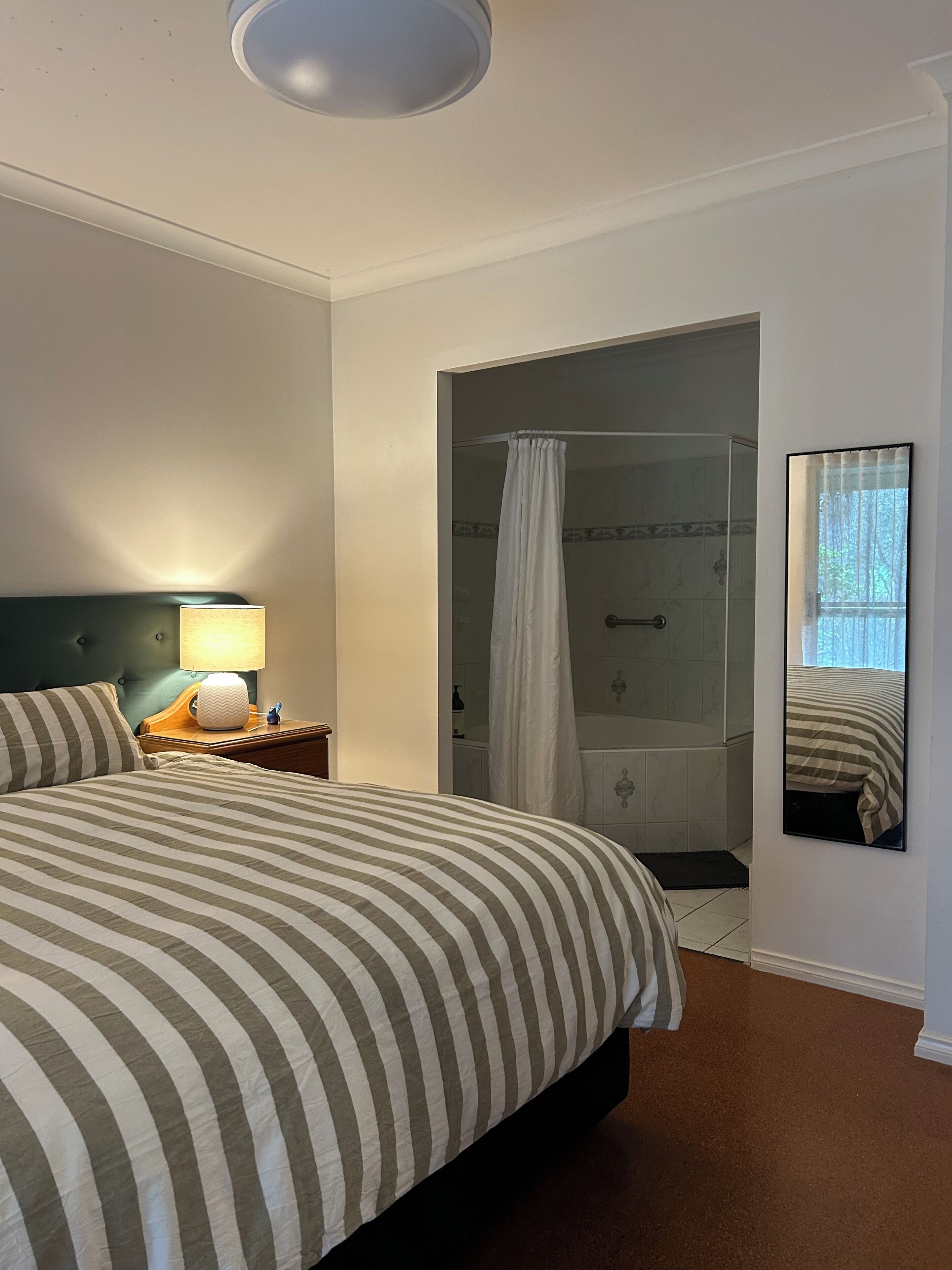 1 bedroom, bed sheets