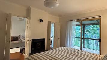 1 bedroom, bed sheets