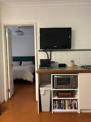 1 bedroom, bed sheets