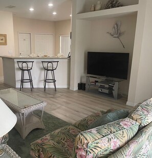 TV, DVD player, ping pong, books - Near Disney World -  Private pool overlooking lawn - Games Room, 4 bedrooms (Clermont)