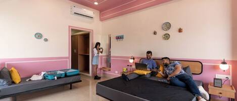 Deluxe Triple Room with Fort View | Soundproofing, free WiFi, bed sheets