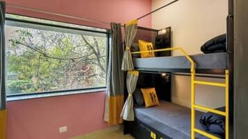Bed in 4 Bed Mixed Dormitory with City View