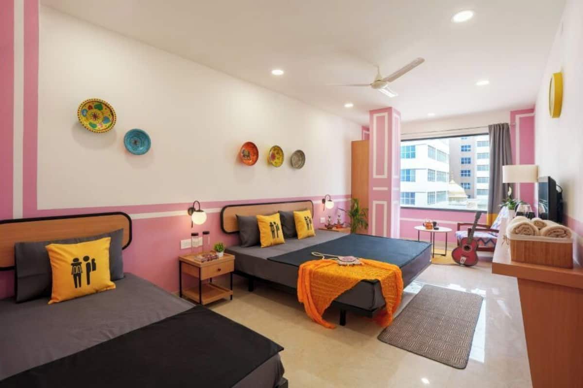 Soundproofing, free WiFi, bed sheets