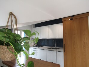 Réfrigérateur, four, plaque de cuisson, lave-vaisselle