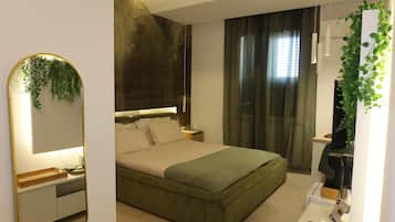 Giardino Segreto | Zimmersafe, laptopgeeigneter Arbeitsplatz, Verdunkelungsvorhänge