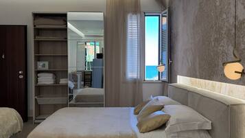 Sole e Luce | Free minibar, in-room safe, laptop workspace, blackout drapes