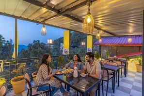 Café - The Hosteller Kasauli (Kasauli)