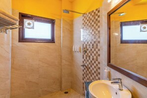 Deluxe Double Room with Balcony and Forest View | Bathroom - The Hosteller Kasauli (Kasauli)