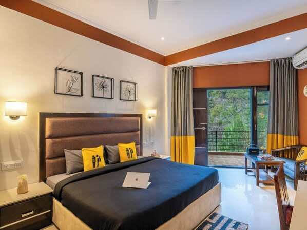 Deluxe Double Room with Balcony and Forest View