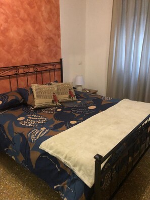 1 chambre, fer et planche à repasser, Wi-Fi, draps fournis