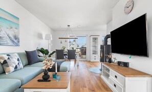 Apartment, 2 Bedrooms, Accessible | Living room