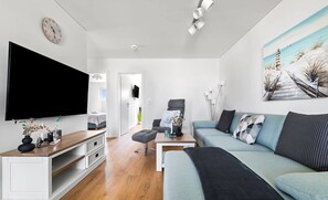 Apartment, 2 Bedrooms, Accessible | Living room