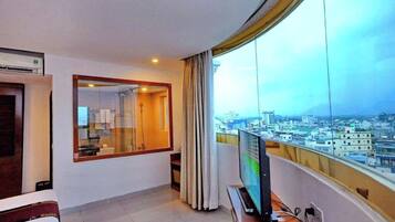 Executive Room | Desk, free WiFi
