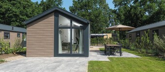 The Doornenburg Lodge offers a comfortable holiday home for 6 people with modern amenities and a private terrace in the Veluwe.