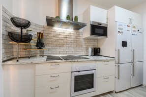 Fridge, microwave, oven, dishwasher